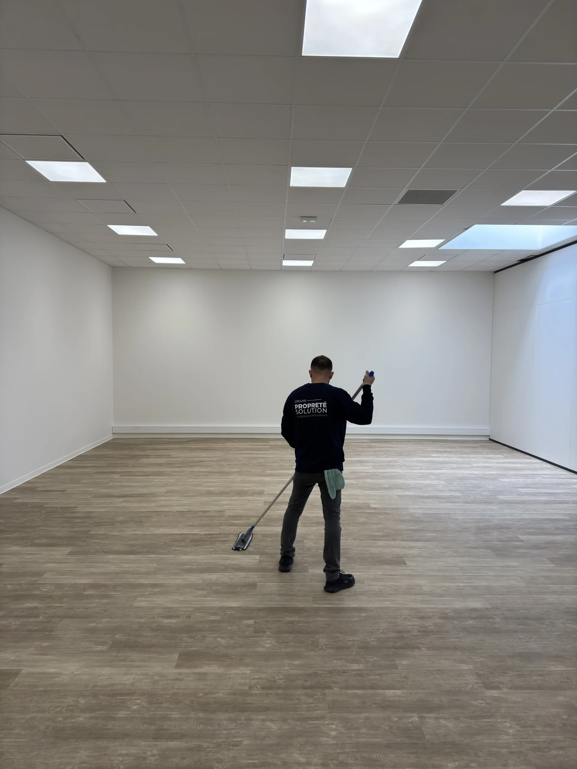Bureau vidé et nettoyé après déménagement à Bordeaux par Propreté Solution