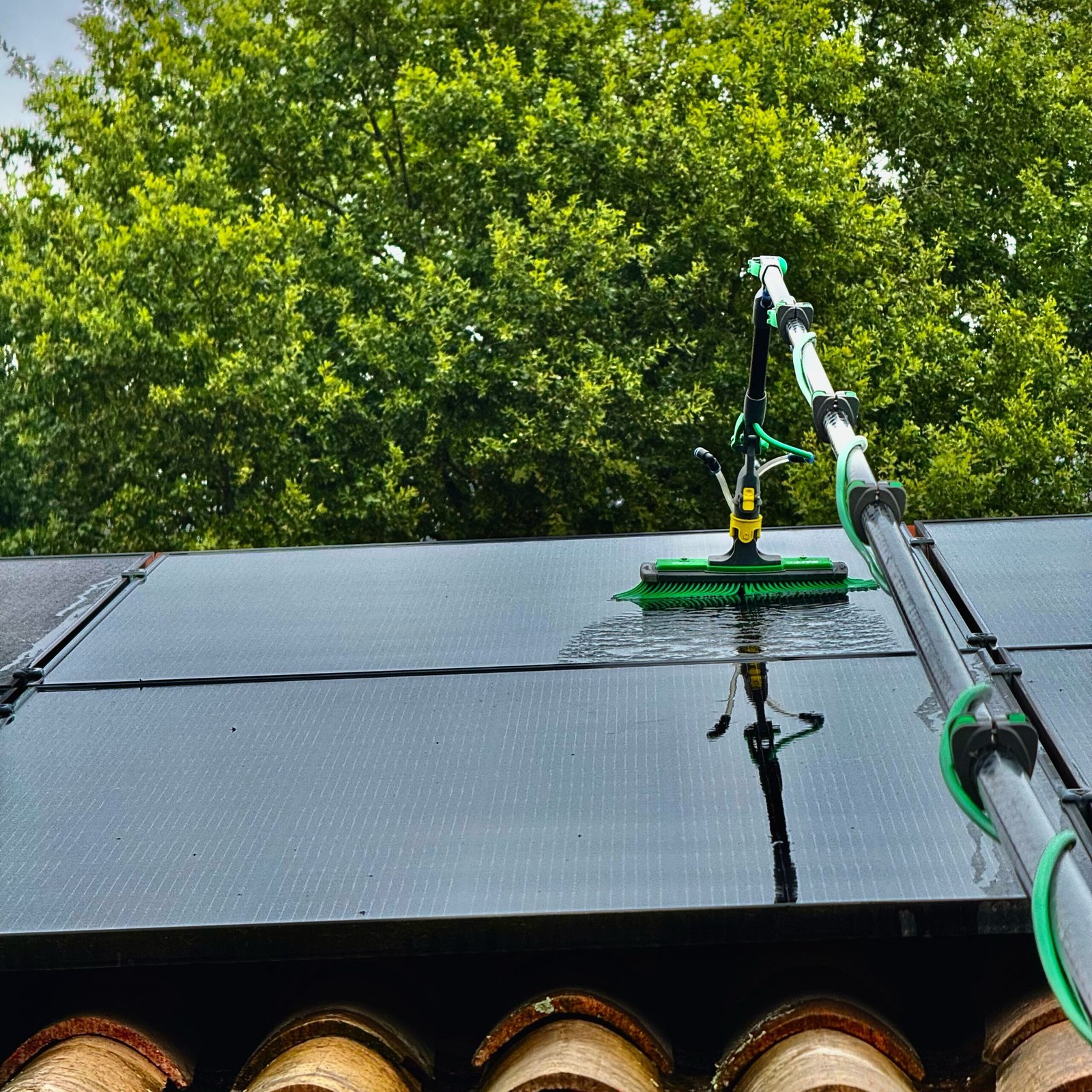 Nettoyage écologique de panneaux solaires à Bordeaux Métropole avec eau pure