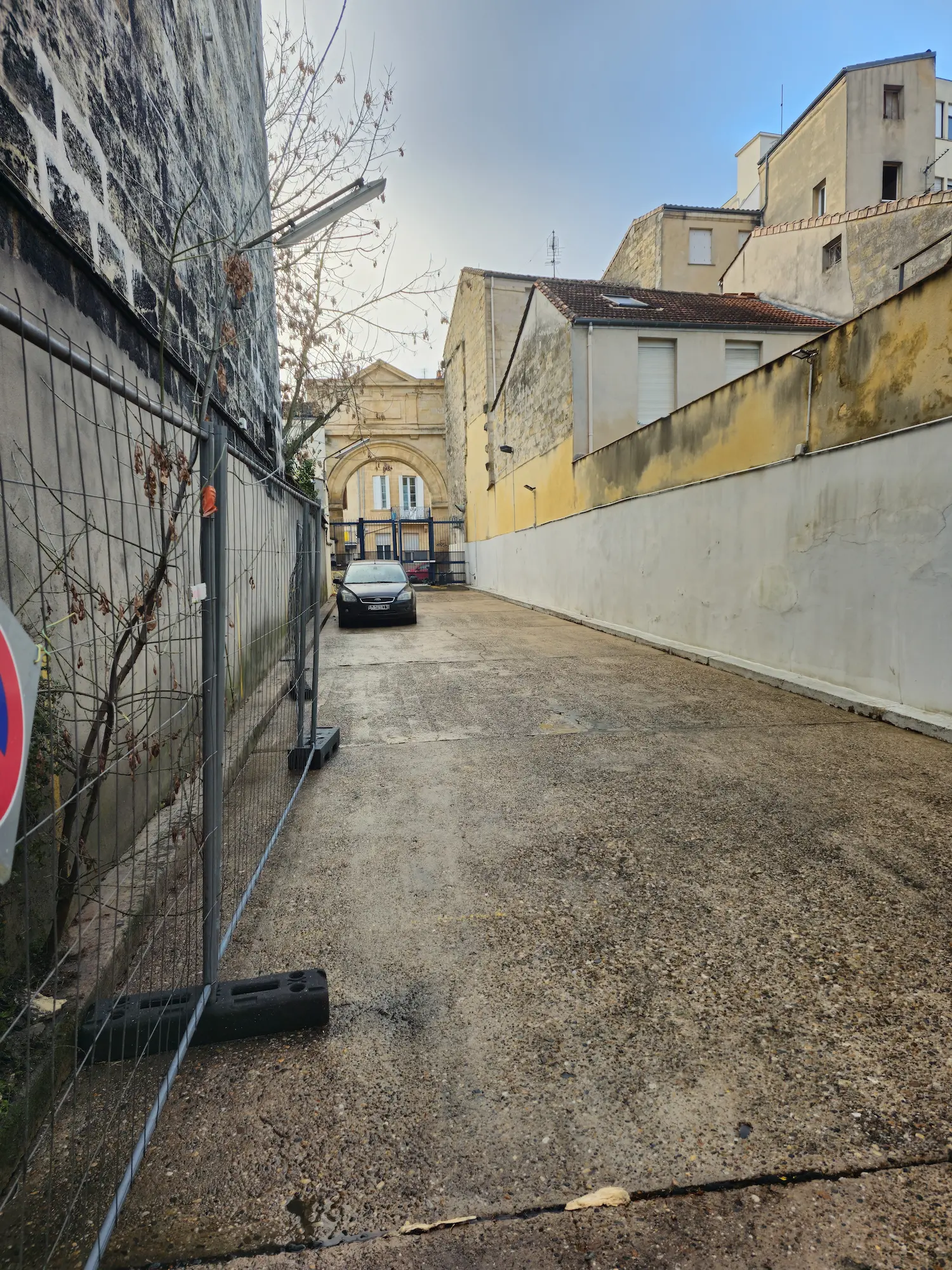 Allée extérieure remise au propre à Bordeaux Métropole