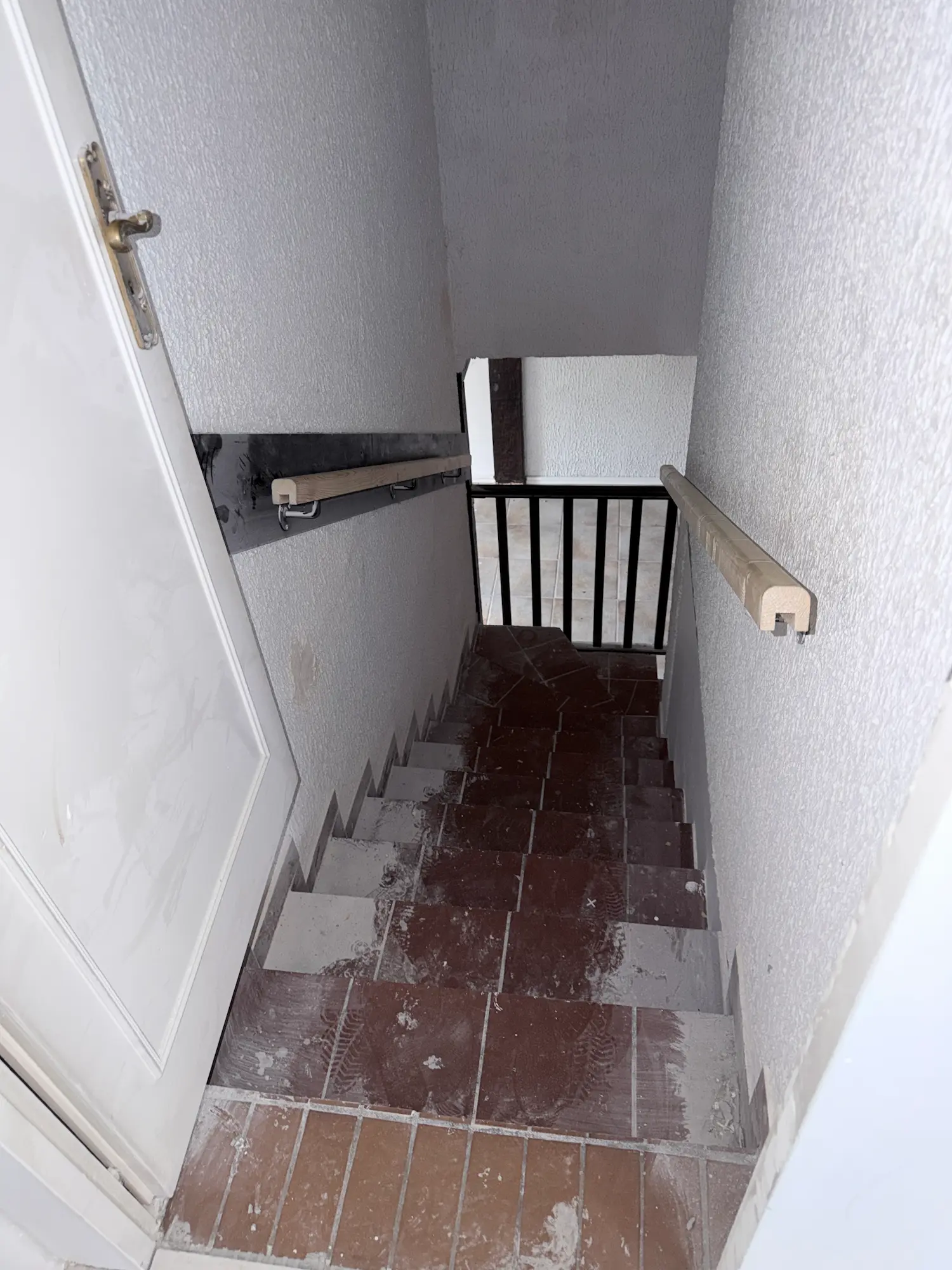 Maison poussiéreuse après travaux, avant nettoyage en Gironde