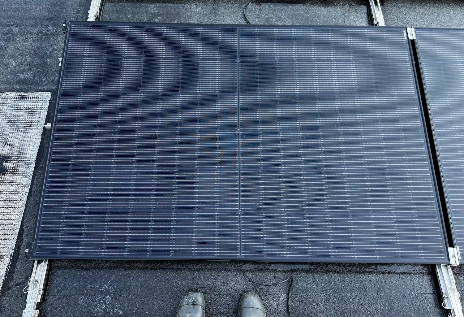 Installation photovoltaïque nettoyée, rendement retrouvé à Bordeaux Métropole